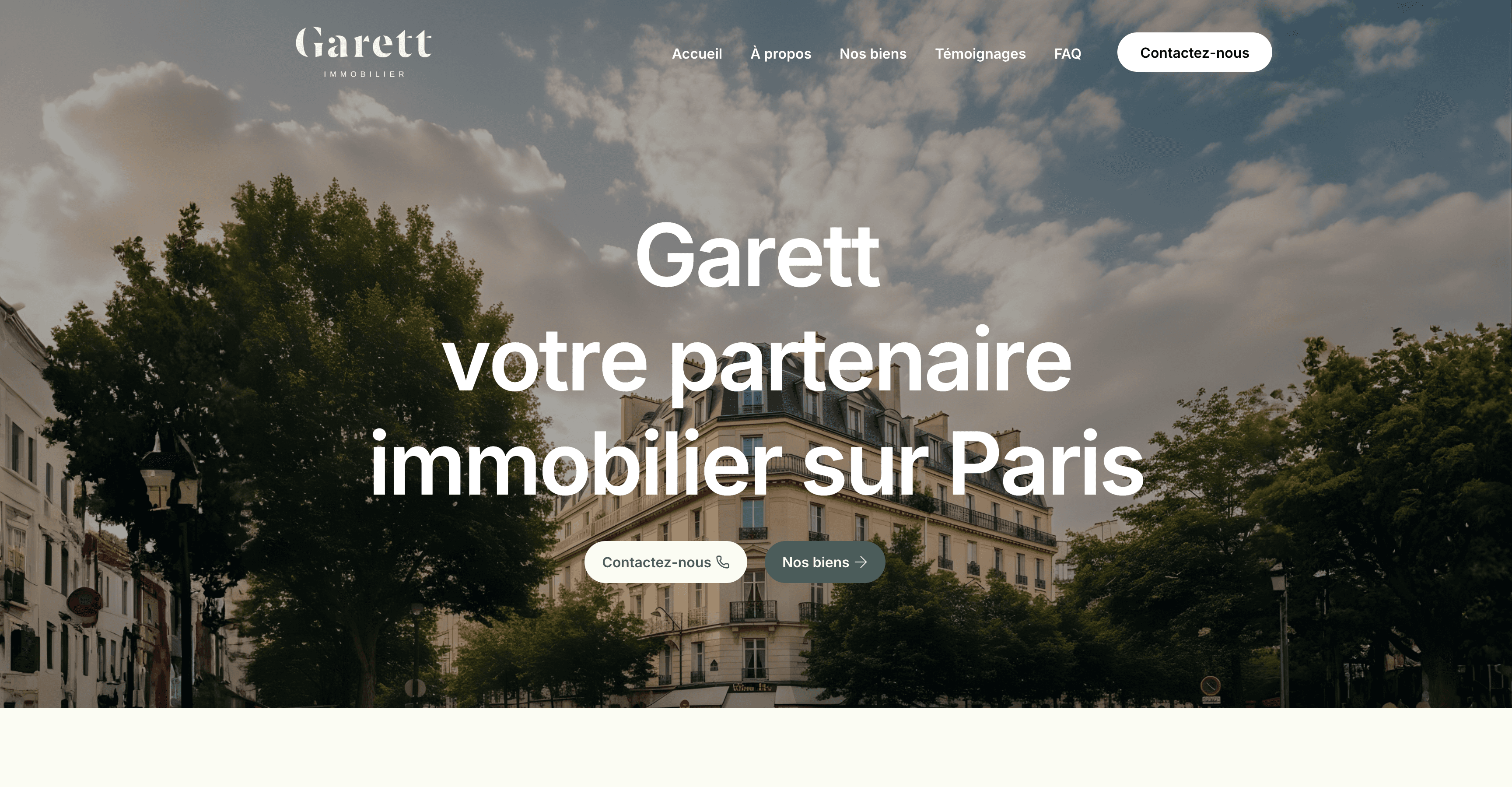 Page d’accueil de Garett Immobilier avec le titre « Garett, votre partenaire immobilier sur Paris » sur une photo de rue parisienne