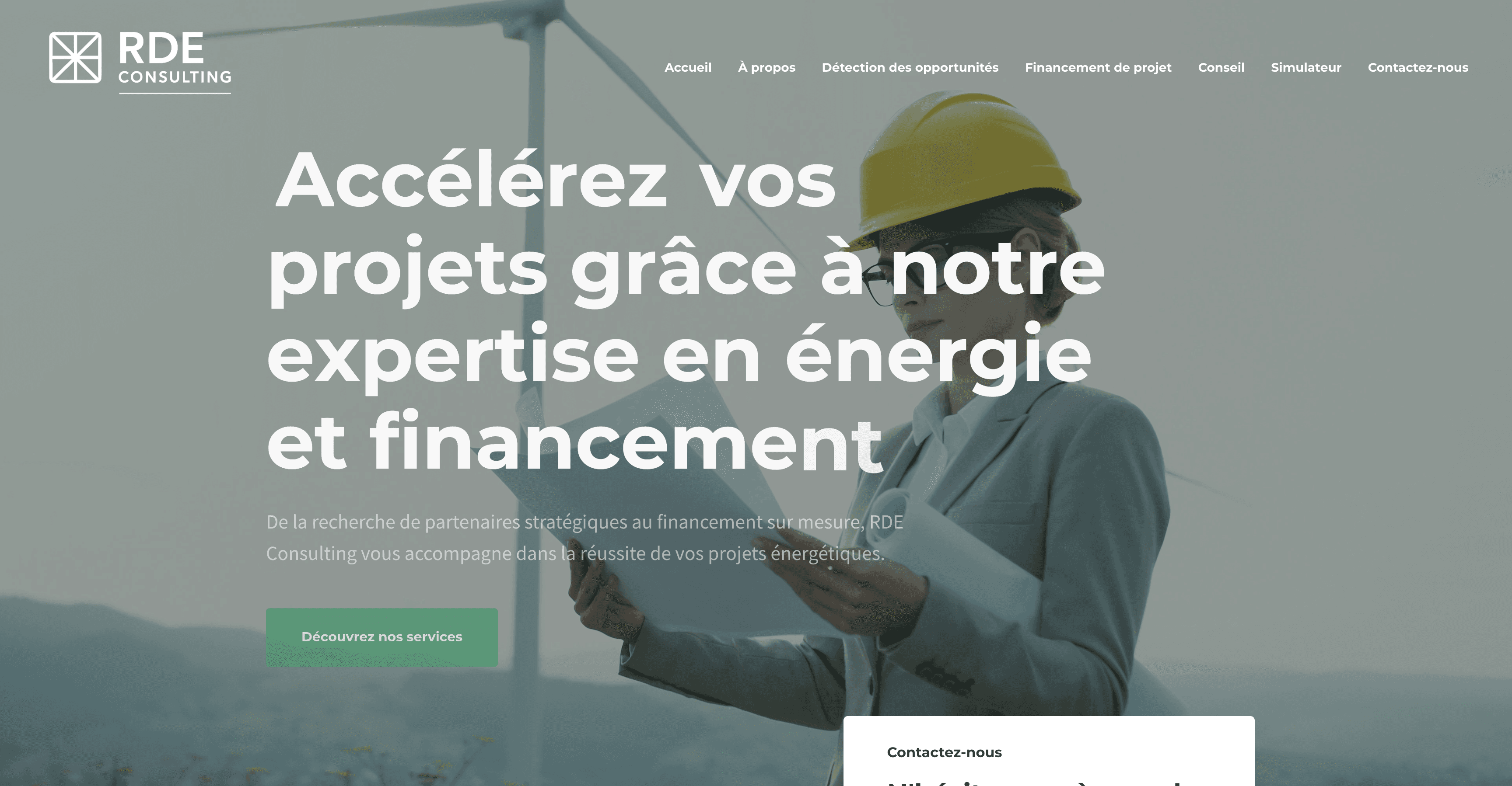 Page d’accueil de RDE Consulting avec le titre « Accélérez vos projets grâce à notre expertise en énergie et financement » devant une éolienne
